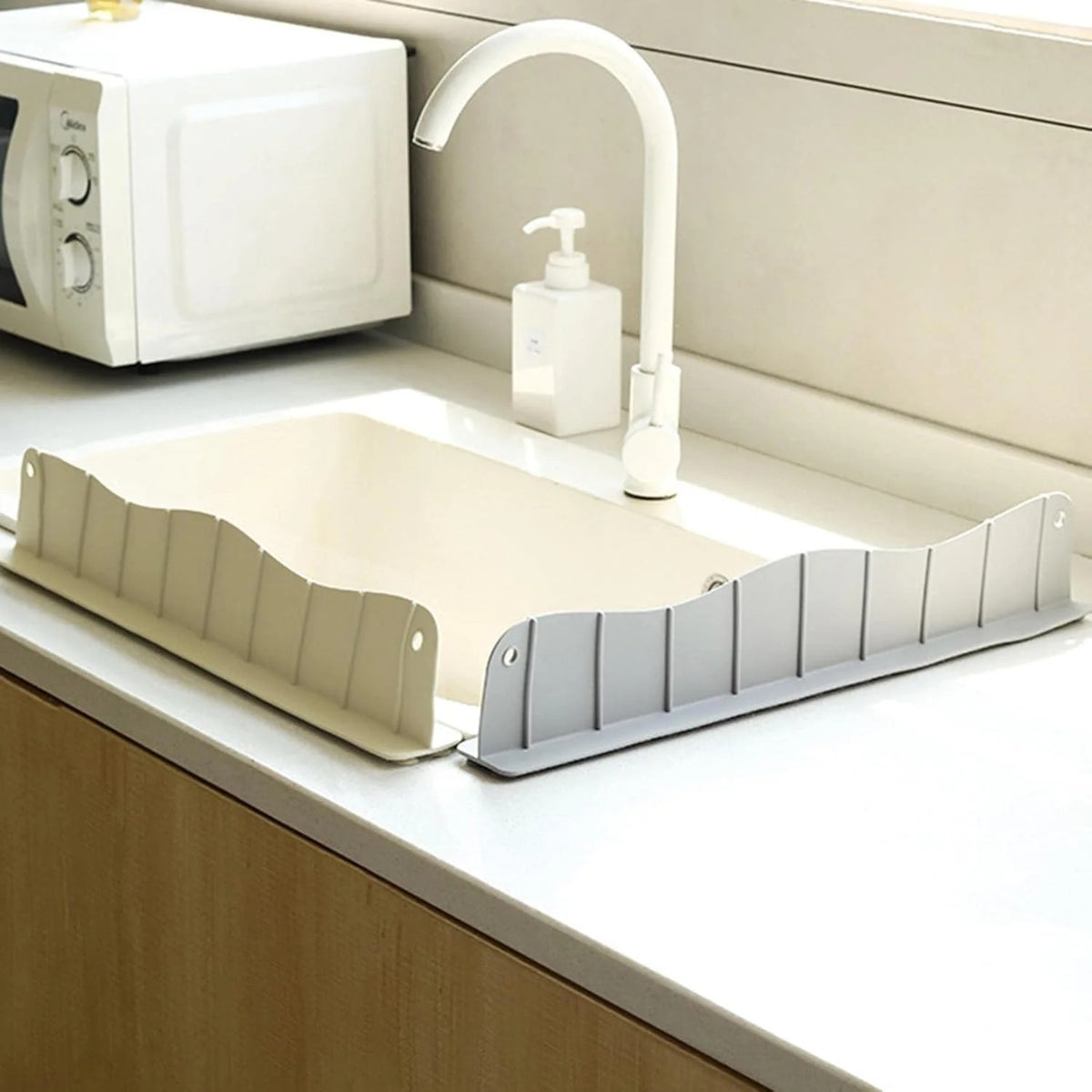 Sink Splash Guard – 14-Inch Suction Cup Kitchen Sink Protector